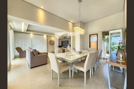 Casa de condomínio à venda com 290m², 4 quartos e 4 vagasSala