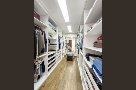 Casa de condomínio à venda com 290m², 4 quartos e 4 vagasCloset Suíte Máster