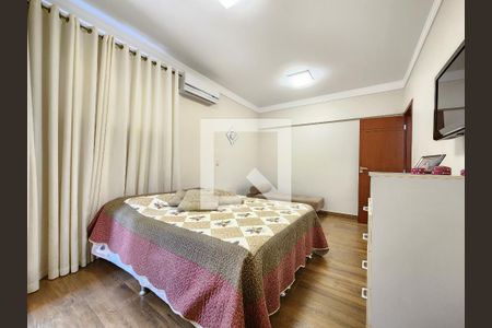 Casa de condomínio à venda com 290m², 4 quartos e 4 vagasQuarto Suíte Junior