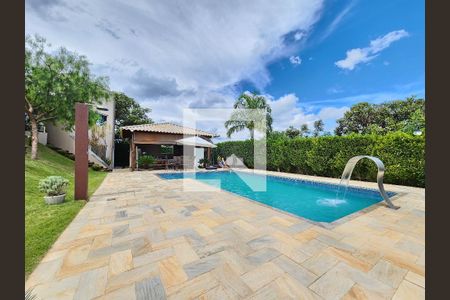 Casa de condomínio à venda com 290m², 4 quartos e 4 vagasPiscina
