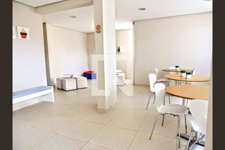 Apartamento à venda com 2 quartos, 66m² em Vila Satúrnia, Campinas