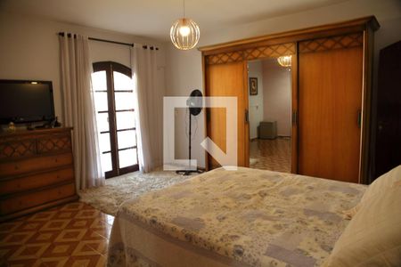 Casa à venda com 260m², 3 quartos e 2 vagasSuíte