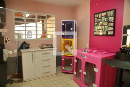 Casa à venda com 260m², 3 quartos e 2 vagasQuarto 1 ( Edícula /Serviço)