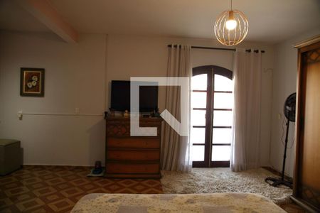 Casa à venda com 260m², 3 quartos e 2 vagasSuíte