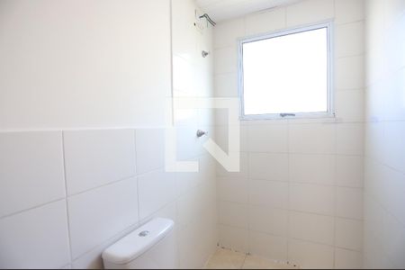 Banheiro de apartamento para alugar com 2 quartos, 49m² em Parque Santa Rosa, Suzano