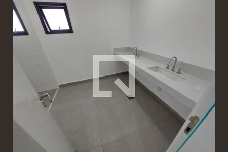 Casa à venda com 515m², 4 quartos e 4 vagasBanheiro da Suíte