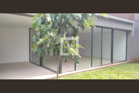 Casa de condomínio à venda com 523m², 4 quartos e 4 vagas Casa de condomínio à venda com 523m², 4 quartos e 4 vagasQuintal