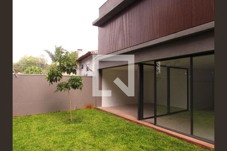 Casa de condomínio à venda com 523m², 4 quartos e 4 vagasQuintal