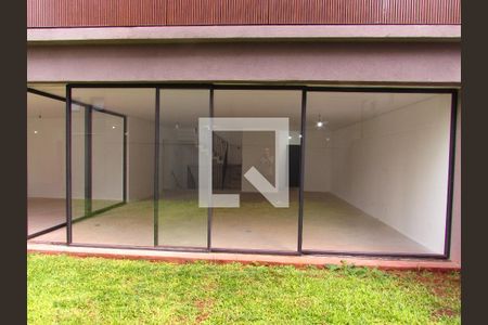 Casa de condomínio à venda com 523m², 4 quartos e 4 vagasQuintal