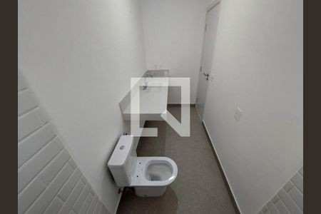 Casa à venda com 707m², 5 quartos e 6 vagasBanheiro do Quarto 1