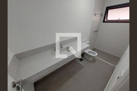 Casa à venda com 707m², 5 quartos e 6 vagasBanheiro da Suíte