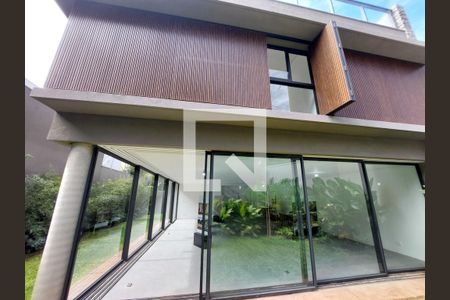 Casa à venda com 707m², 5 quartos e 6 vagasÁrea externa