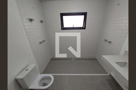 Casa à venda com 707m², 5 quartos e 6 vagasBanheiro da Suíte