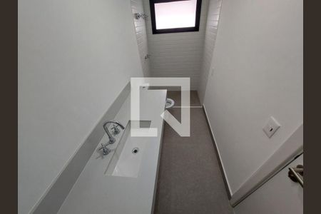 Casa à venda com 707m², 5 quartos e 6 vagasBanheiro do Quarto 3