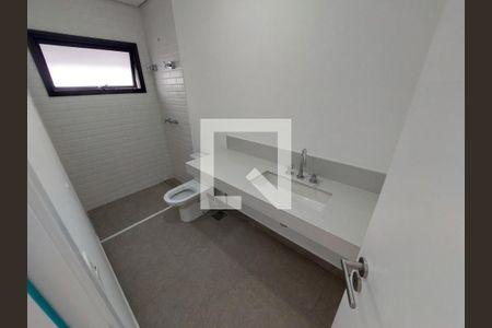 Casa à venda com 707m², 5 quartos e 6 vagasBanheiro do Quarto 1