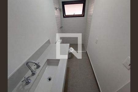 Casa à venda com 707m², 5 quartos e 6 vagasBanheiro da Suíte