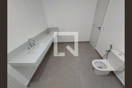 Casa à venda com 707m², 5 quartos e 6 vagasBanheiro da Suíte