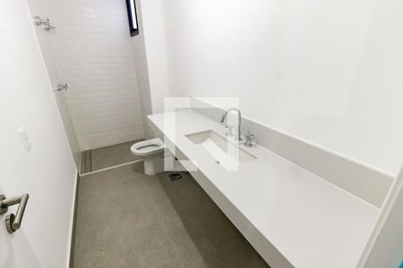 Casa de condomínio à venda com 548m², 4 quartos e 4 vagas Casa de condomínio à venda com 548m², 4 quartos e 4 vagasBanheiro da Suíte 4 (Masc)