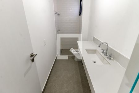 Casa de condomínio à venda com 548m², 4 quartos e 4 vagas Casa de condomínio à venda com 548m², 4 quartos e 4 vagasBanheiro da Suíte 4 (Masc)