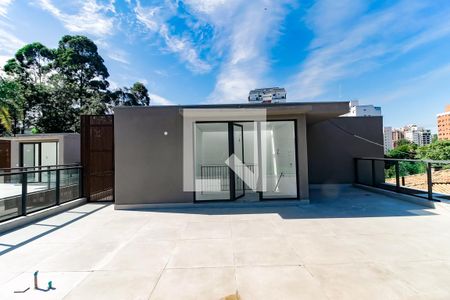 Casa de condomínio à venda com 548m², 4 quartos e 4 vagas Casa de condomínio à venda com 548m², 4 quartos e 4 vagasVaranda