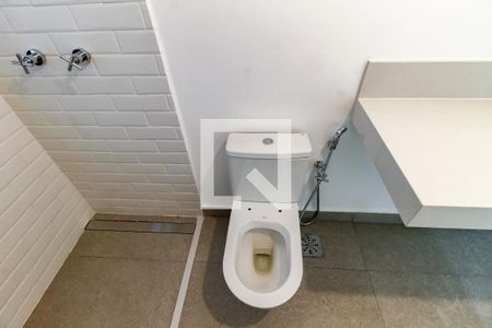 Casa de condomínio à venda com 548m², 4 quartos e 4 vagas Casa de condomínio à venda com 548m², 4 quartos e 4 vagasBanheiro da Suíte 1