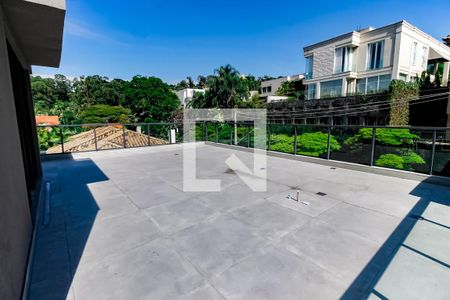 Casa de condomínio à venda com 548m², 4 quartos e 4 vagas Casa de condomínio à venda com 548m², 4 quartos e 4 vagasVaranda