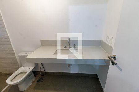 Casa de condomínio à venda com 548m², 4 quartos e 4 vagas Casa de condomínio à venda com 548m², 4 quartos e 4 vagasBanheiro da Suíte 1