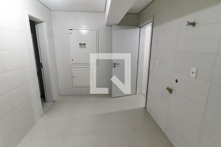 Casa de condomínio à venda com 548m², 4 quartos e 4 vagas Casa de condomínio à venda com 548m², 4 quartos e 4 vagasDetalhe da area de serviço