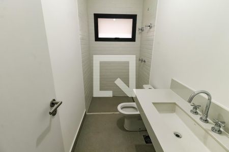 Casa de condomínio à venda com 548m², 4 quartos e 4 vagas Casa de condomínio à venda com 548m², 4 quartos e 4 vagasBanheiro da Suíte 2