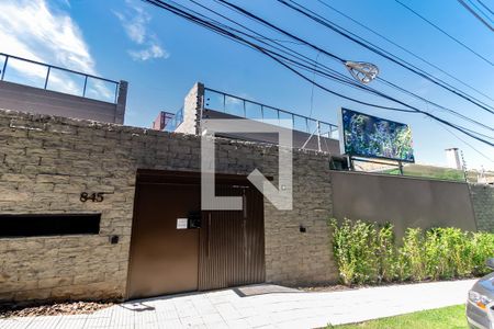 Casa de condomínio à venda com 548m², 4 quartos e 4 vagas Casa de condomínio à venda com 548m², 4 quartos e 4 vagasFachada e garagem
