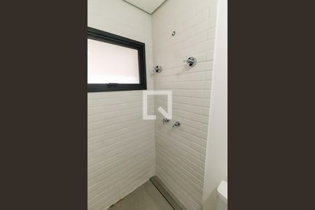 Casa de condomínio à venda com 548m², 4 quartos e 4 vagas Casa de condomínio à venda com 548m², 4 quartos e 4 vagasBanheiro da Suíte 2