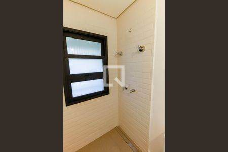 Casa de condomínio à venda com 548m², 4 quartos e 4 vagas Casa de condomínio à venda com 548m², 4 quartos e 4 vagasBanheiro da Suíte 1