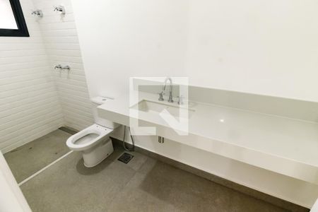 Casa de condomínio à venda com 548m², 4 quartos e 4 vagas Casa de condomínio à venda com 548m², 4 quartos e 4 vagasBanheiro da Suíte 3