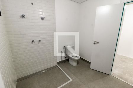 Casa de condomínio à venda com 548m², 4 quartos e 4 vagas Casa de condomínio à venda com 548m², 4 quartos e 4 vagasBanheiro da Suíte 4 (Femin)