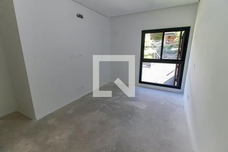 Casa de condomínio à venda com 548m², 4 quartos e 4 vagas Casa de condomínio à venda com 548m², 4 quartos e 4 vagasSuíte 2