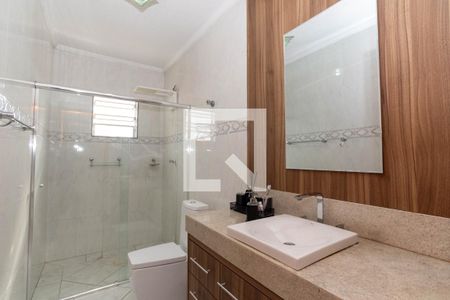 Casa à venda com 300m², 3 quartos e 8 vagasBanheiro Corredor