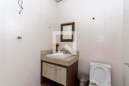 Casa à venda com 300m², 3 quartos e 8 vagasBanheiro de serviço