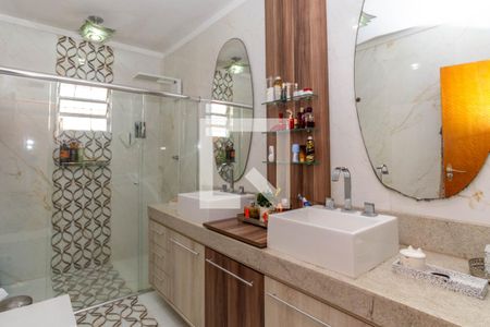 Casa à venda com 300m², 3 quartos e 8 vagasBanheiro da Suíte