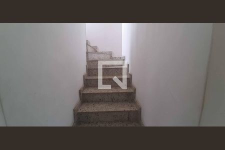 Escada de casa à venda com 2 quartos, 103m² em Vila Yolanda, Osasco