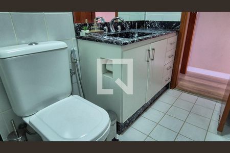 Apartamento para alugar com 90m², 2 quartos e 1 vaga Apartamento para alugar com 90m², 2 quartos e 1 vagaBanheiro da Suíte 1