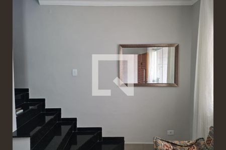Sala / escada acesso as suites de casa à venda com 2 quartos, 125m² em Jardim São Paulo, Guarulhos