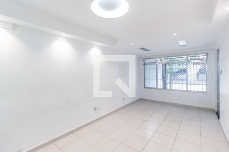 Sala de casa para alugar com 2 quartos, 200m² em Conjunto Residencial Santa Terezinha, São Paulo