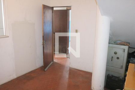 Casa à venda com 180m², 2 quartos e 2 vagasEscritório