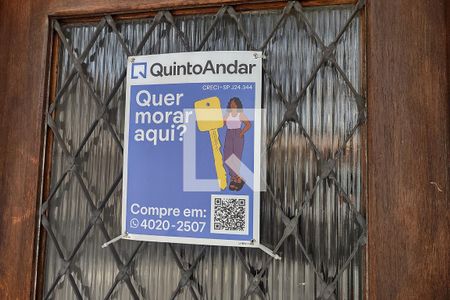 Casa à venda com 180m², 2 quartos e 2 vagas Casa à venda com 180m², 2 quartos e 2 vagasFachada