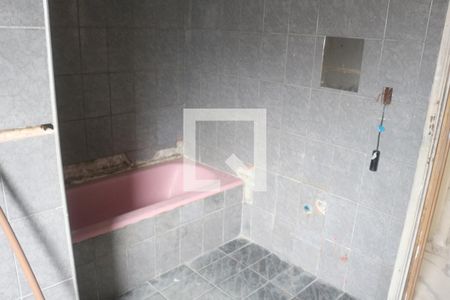 Casa à venda com 180m², 2 quartos e 2 vagasBanheiro 1