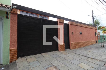 Casa à venda com 350m², 3 quartos e 3 vagas Casa à venda com 350m², 3 quartos e 3 vagasFachada