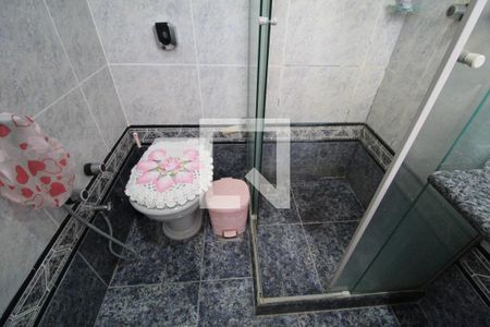 Casa à venda com 350m², 3 quartos e 3 vagasBanheiro da suíte 2