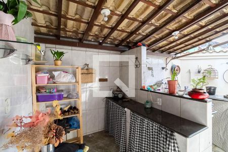 Casa à venda com 98m², 2 quartos e 1 vagaÁrea de serviço