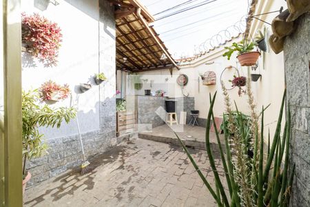 Casa à venda com 98m², 2 quartos e 1 vagaEntrada