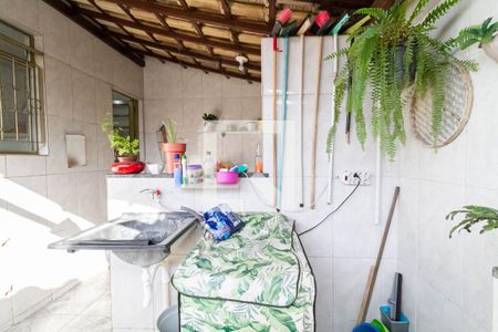 Casa à venda com 98m², 2 quartos e 1 vagaÁrea de serviço